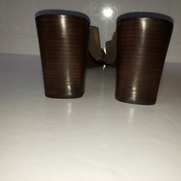 Boemos mules featuring comfortable footbeds and natural materials. Size 38 - Picture 9 of 16